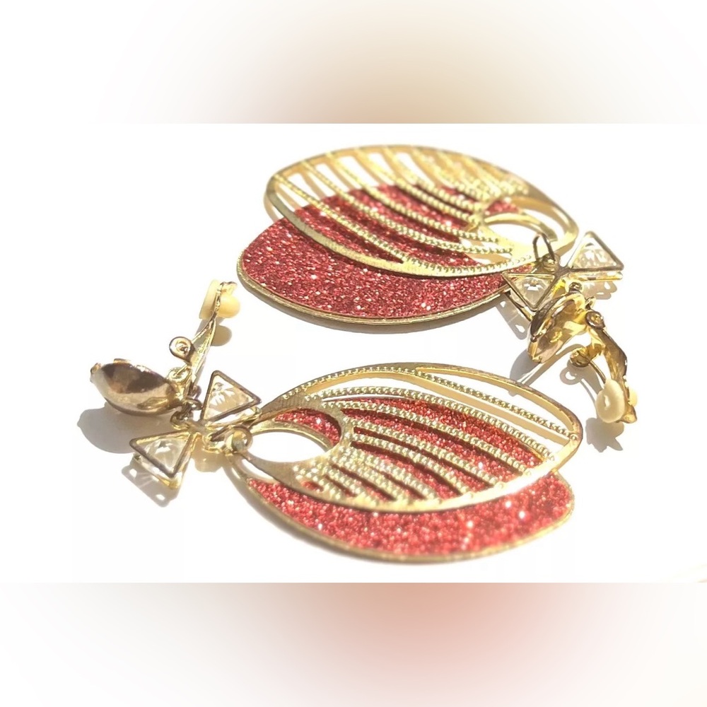 Vintage Gold Tone Red With Bow Rhinestone Large Teardrop Dangle Clipon Earrings